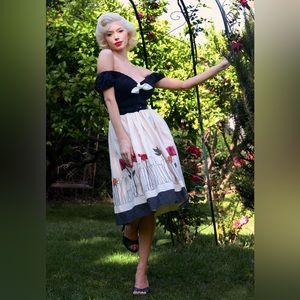 Laura Byrnes & Hope Johnstun Vases & Roses Natalie Sz S